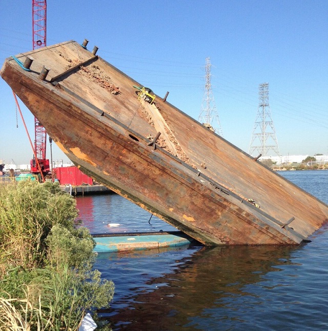Tug Barge Sinks in Houston Ship Channel
